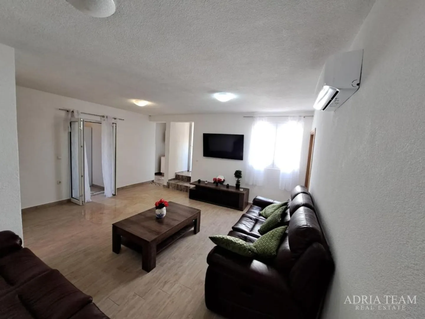 trosobni apartman s pogledom na more - maslenica - slika 9