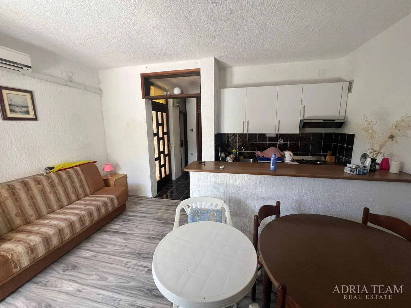 polovica kuće s tri apartmana, izvrsna pozicija! 140 m od plaže, povljana - pag - slika 11