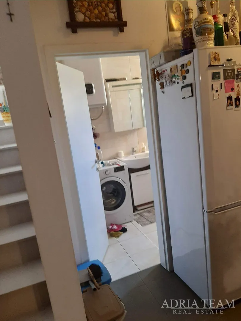 troetažni apartman u stambenoj zgradi - vrsi - slika 21