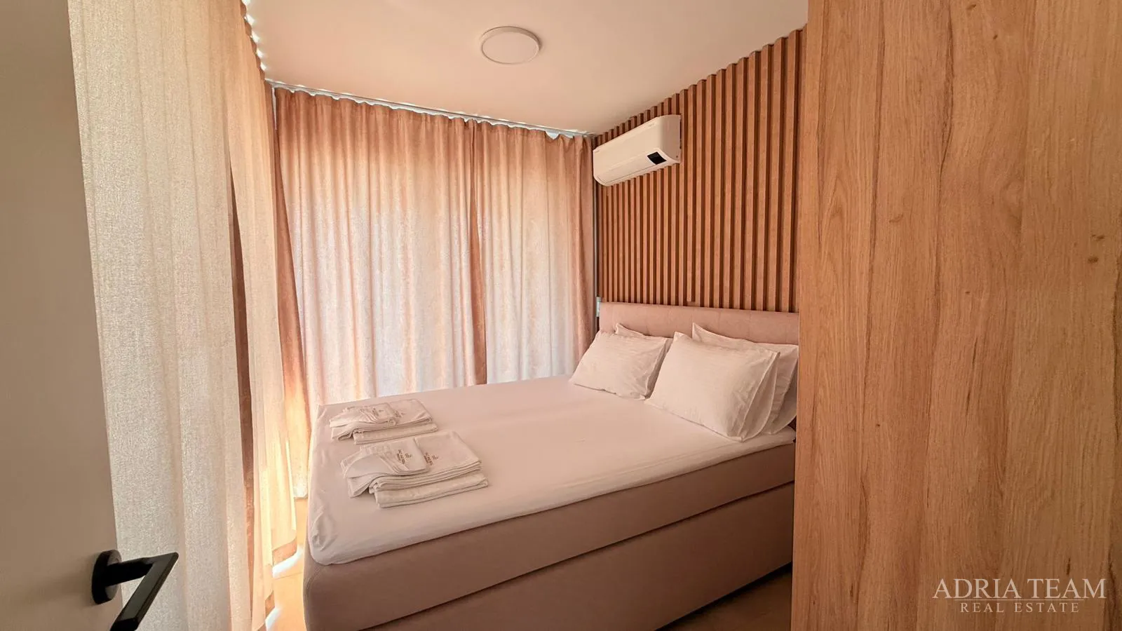 apartman prvi red do mora s bazenom - povljana, pag - slika 6