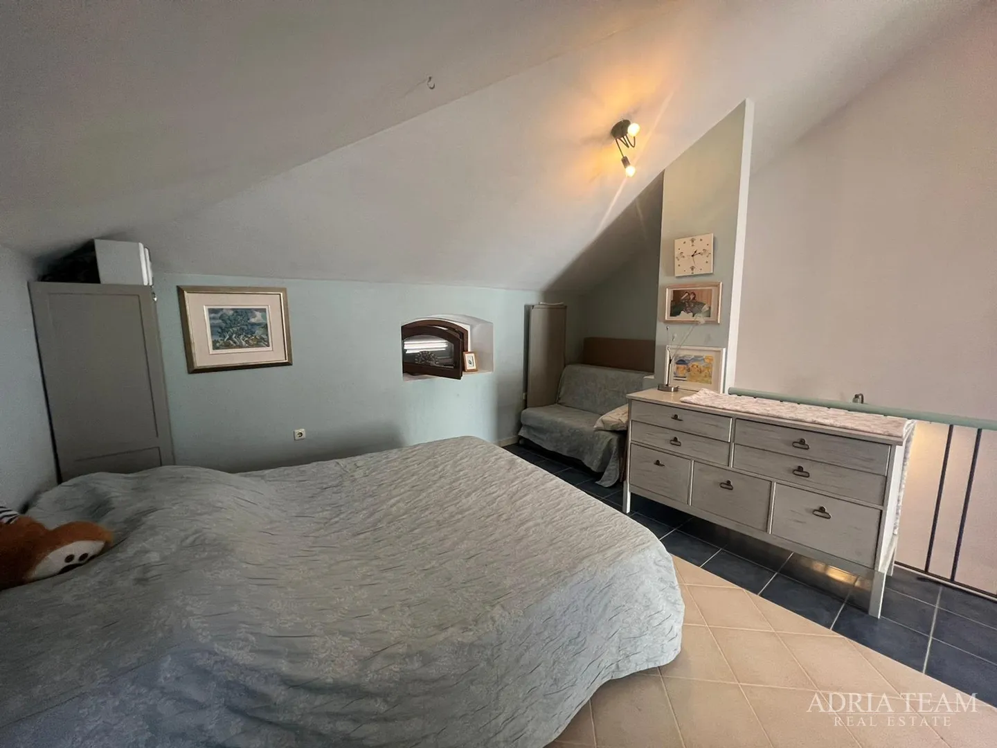 kuća u nizu s apartmanom i poslovnim prostorom, izvrsna lokacija i investicija - pirovac, centar - slika 16