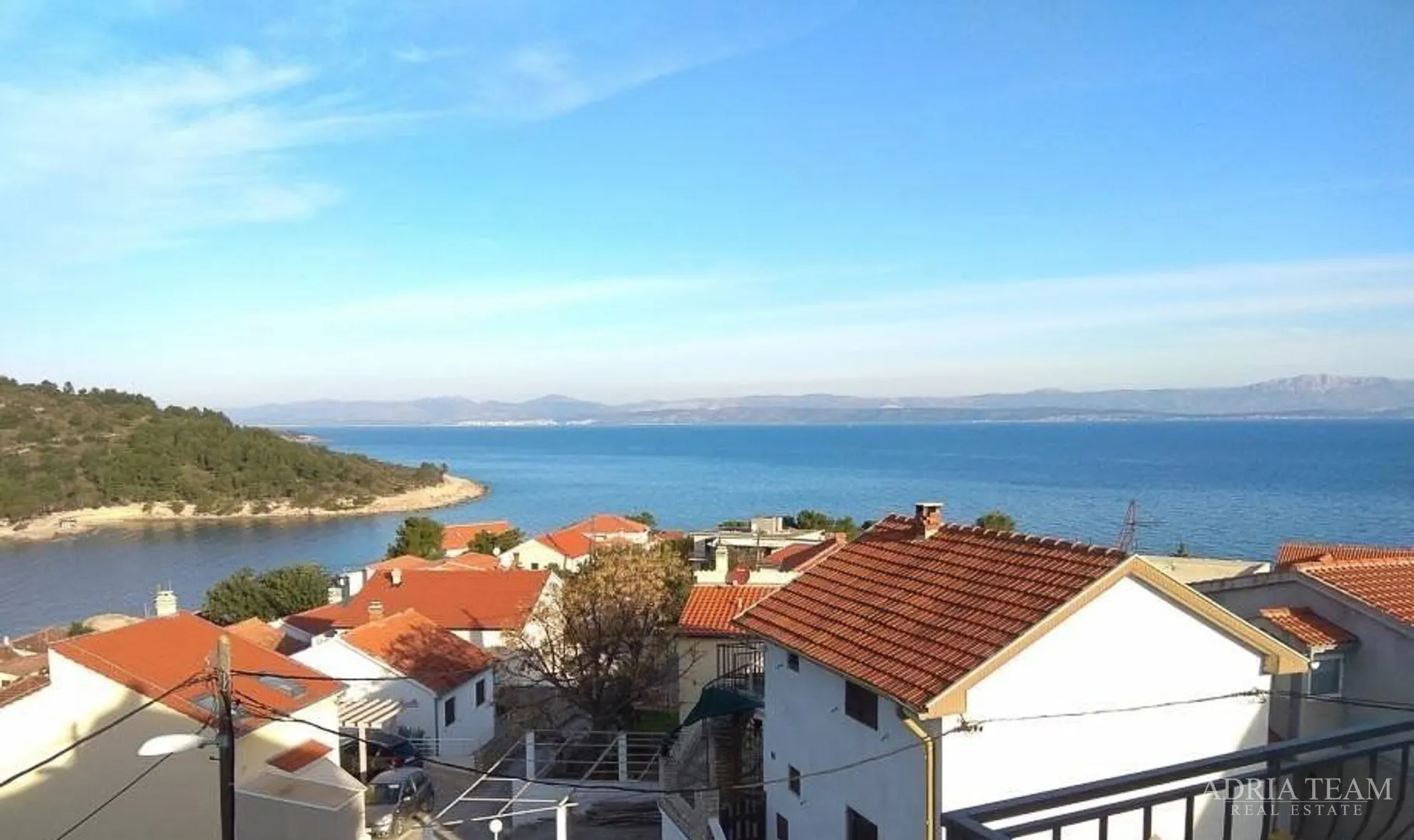 samostojeća kuća sa 7 apartmana, 100 m od mora i plaže, štomorska - šolta - slika 3