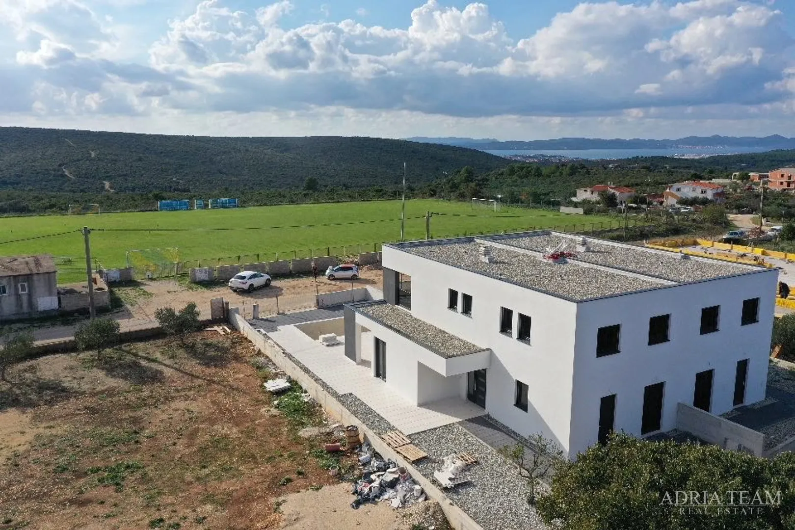 polovica kuće s bazenom - debeljak - slika 105