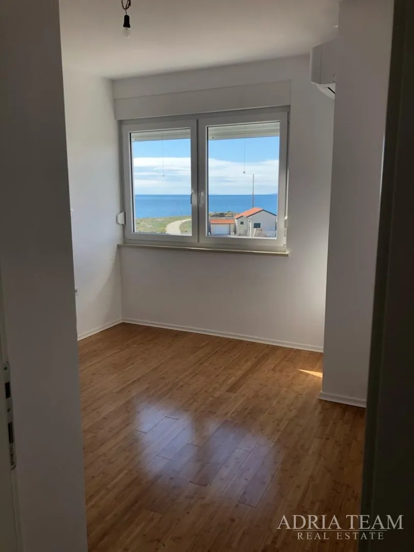apartman s 3 spavaće sobe, 1. red do mora, povljana - pag - slika 5