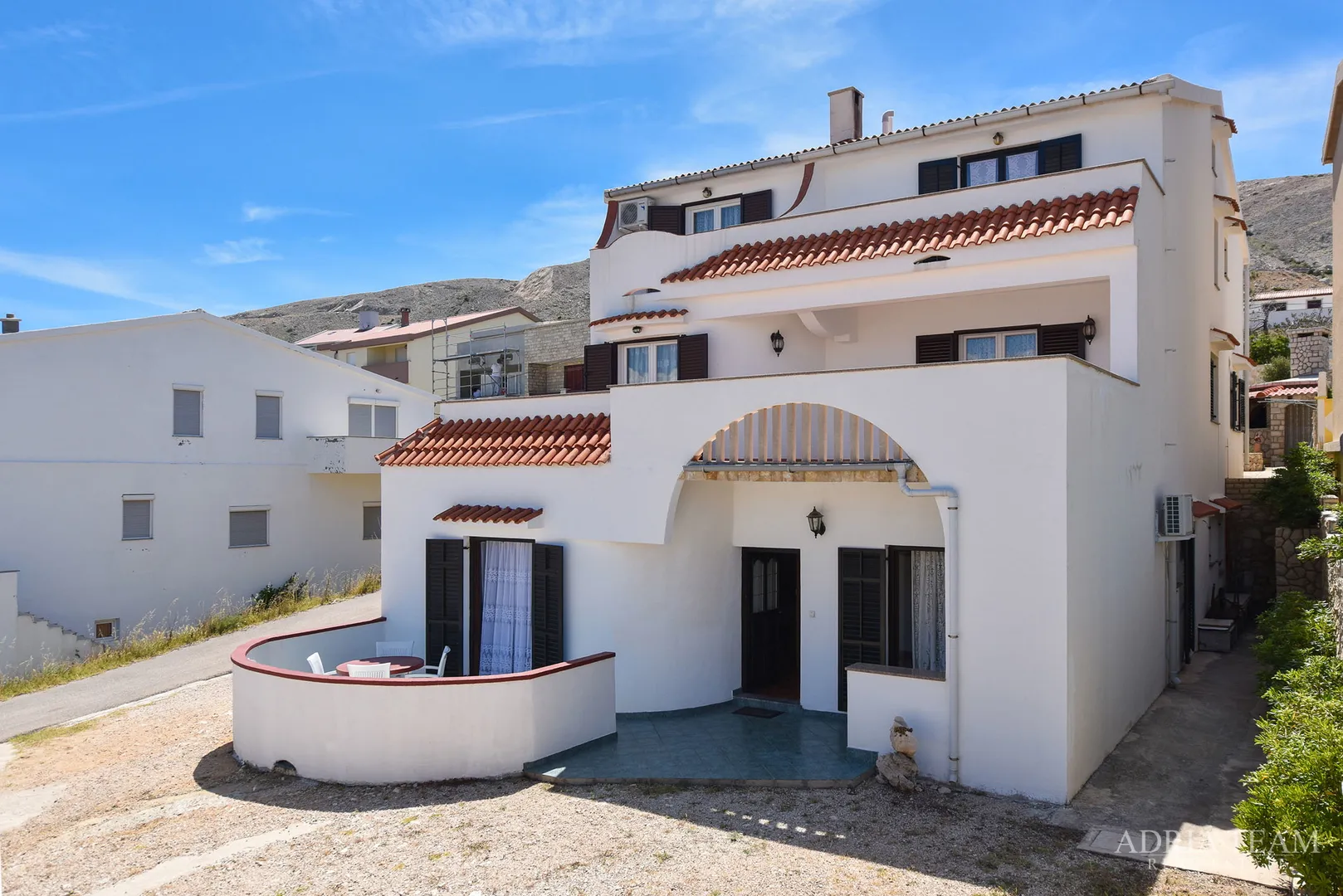 apartmani u kući, 150 m od mora - pag - slika 2
