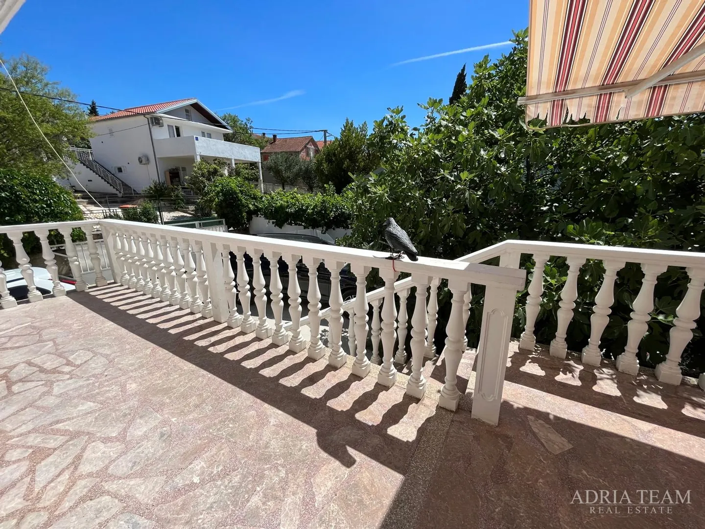 preuređena apartmanska kuća 200 m od mora, garaža i vrt - gornji karin - slika 22