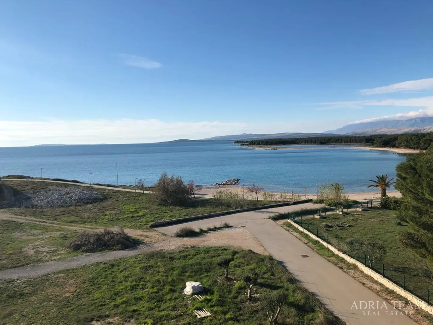 apartman s 3 spavaće sobe, 1. red do mora, povljana - pag - slika 2