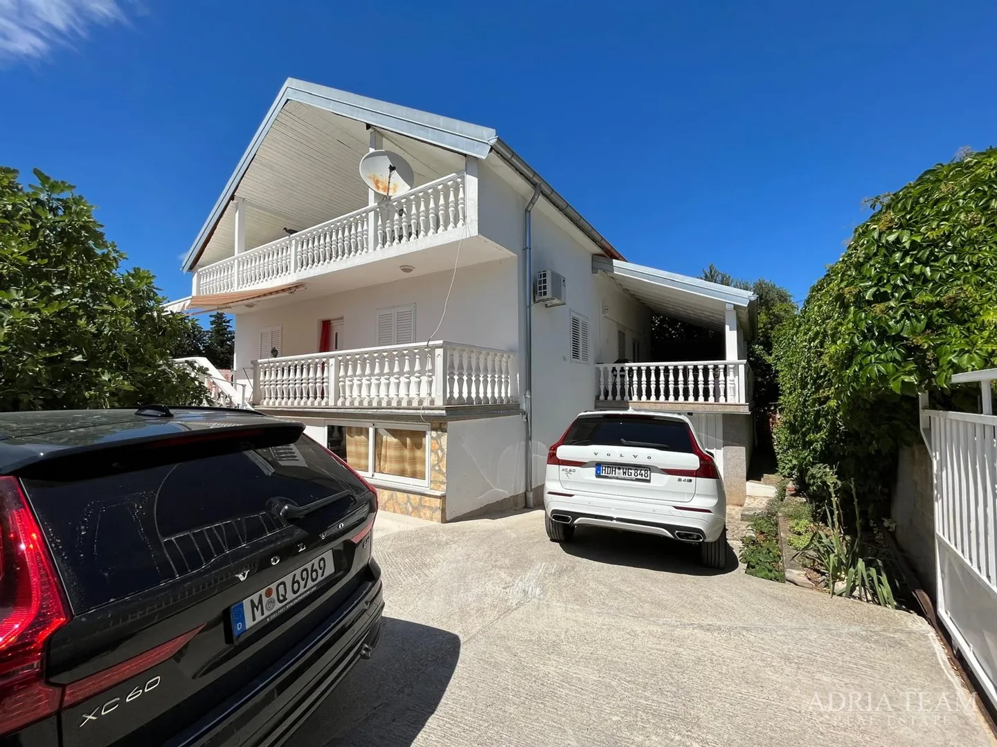 preuređena apartmanska kuća 200 m od mora, garaža i vrt - gornji karin - slika 2