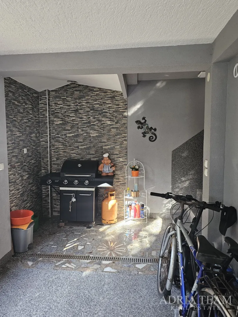 kuća s dvije apartmanske jedinice - vir - slika 22