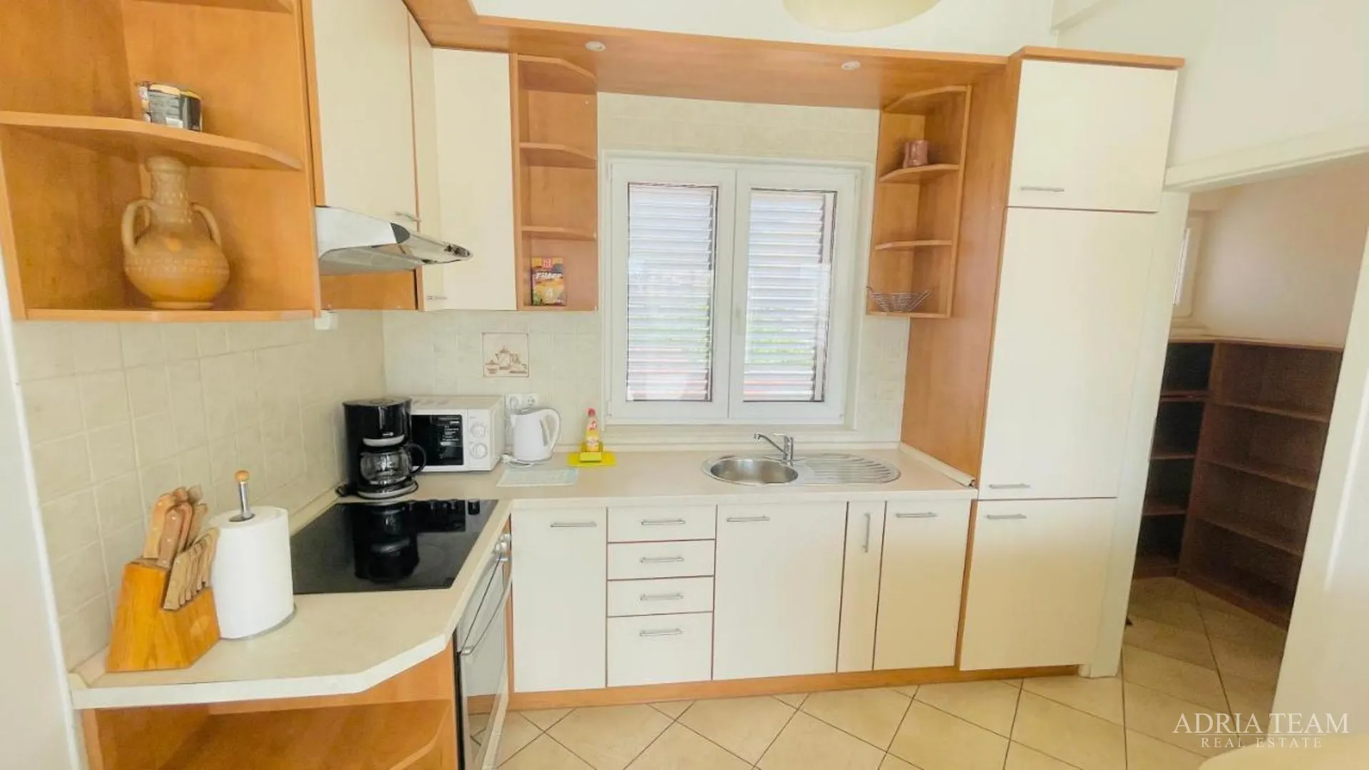 kuća u prvom redu do mora, prekrasan pogled iz svih prostorija - brodarica, zadar - slika 13