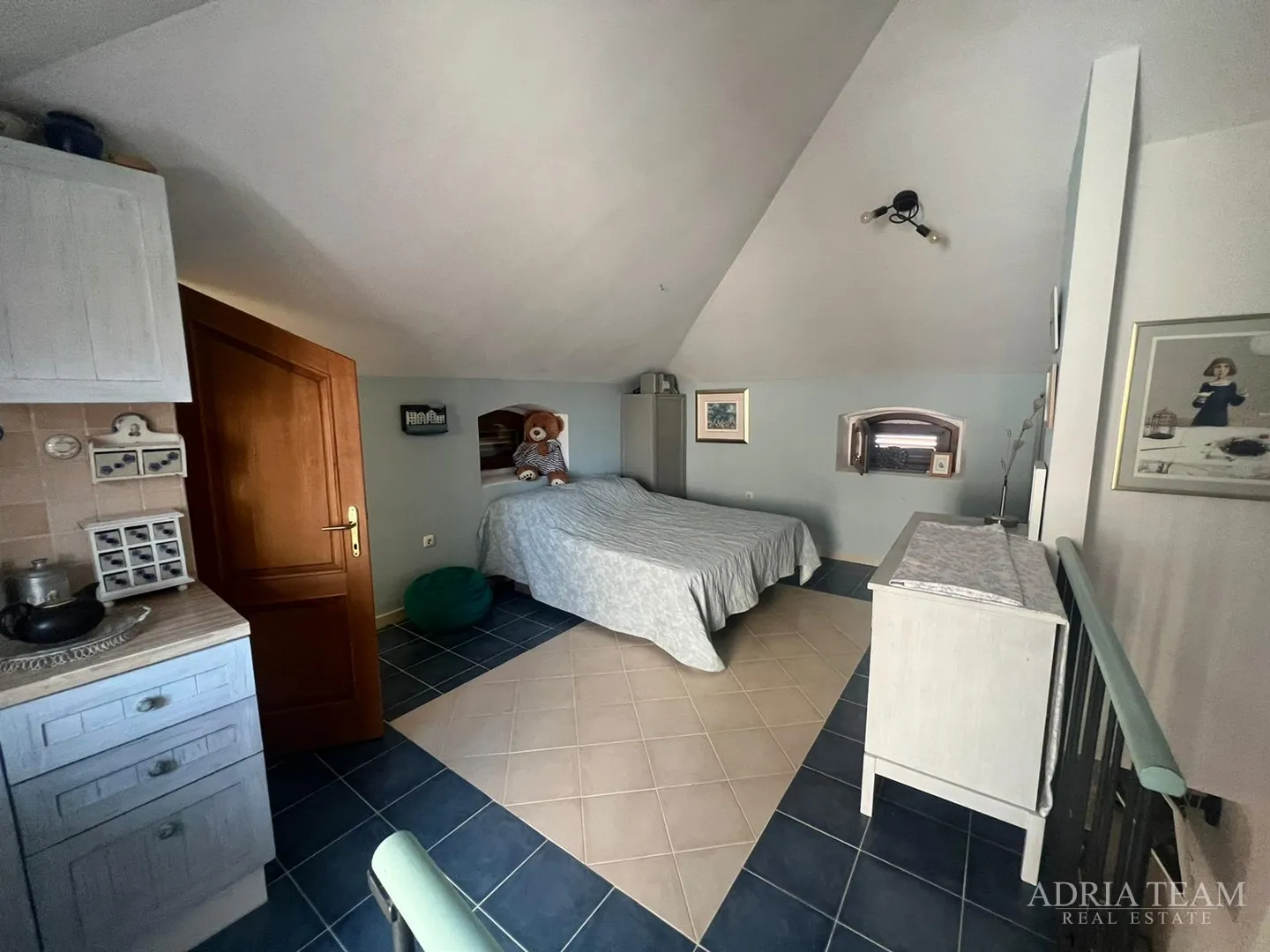 kuća u nizu s apartmanom i poslovnim prostorom, izvrsna lokacija i investicija - pirovac, centar - slika 17