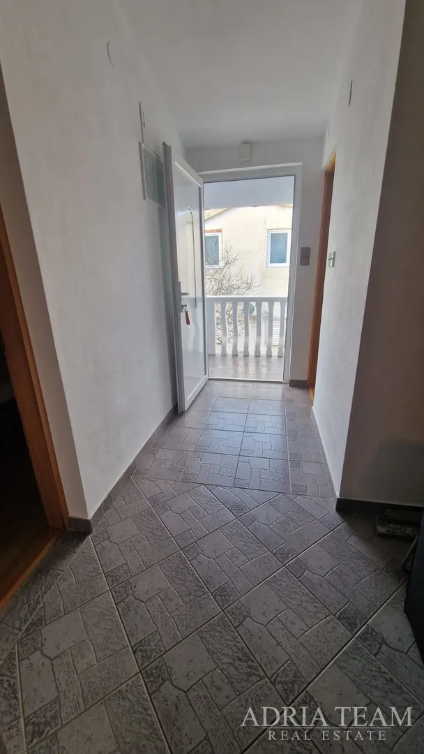 atraktivna kuća s tri stambene jedinice, 200 m od mora - vir - slika 11