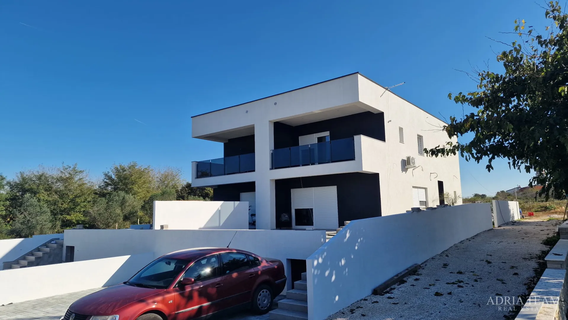 Dvije Polovice Kuće S Bazenom, Novogradnja - Privlaka
