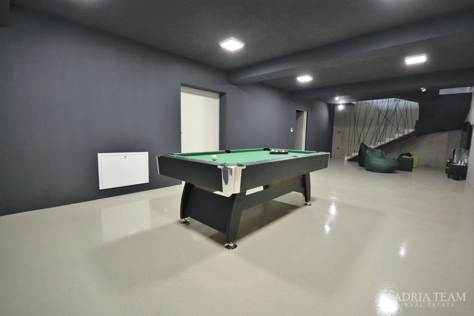 moderna vila u industrijskom stilu - baška, krk - slika 29