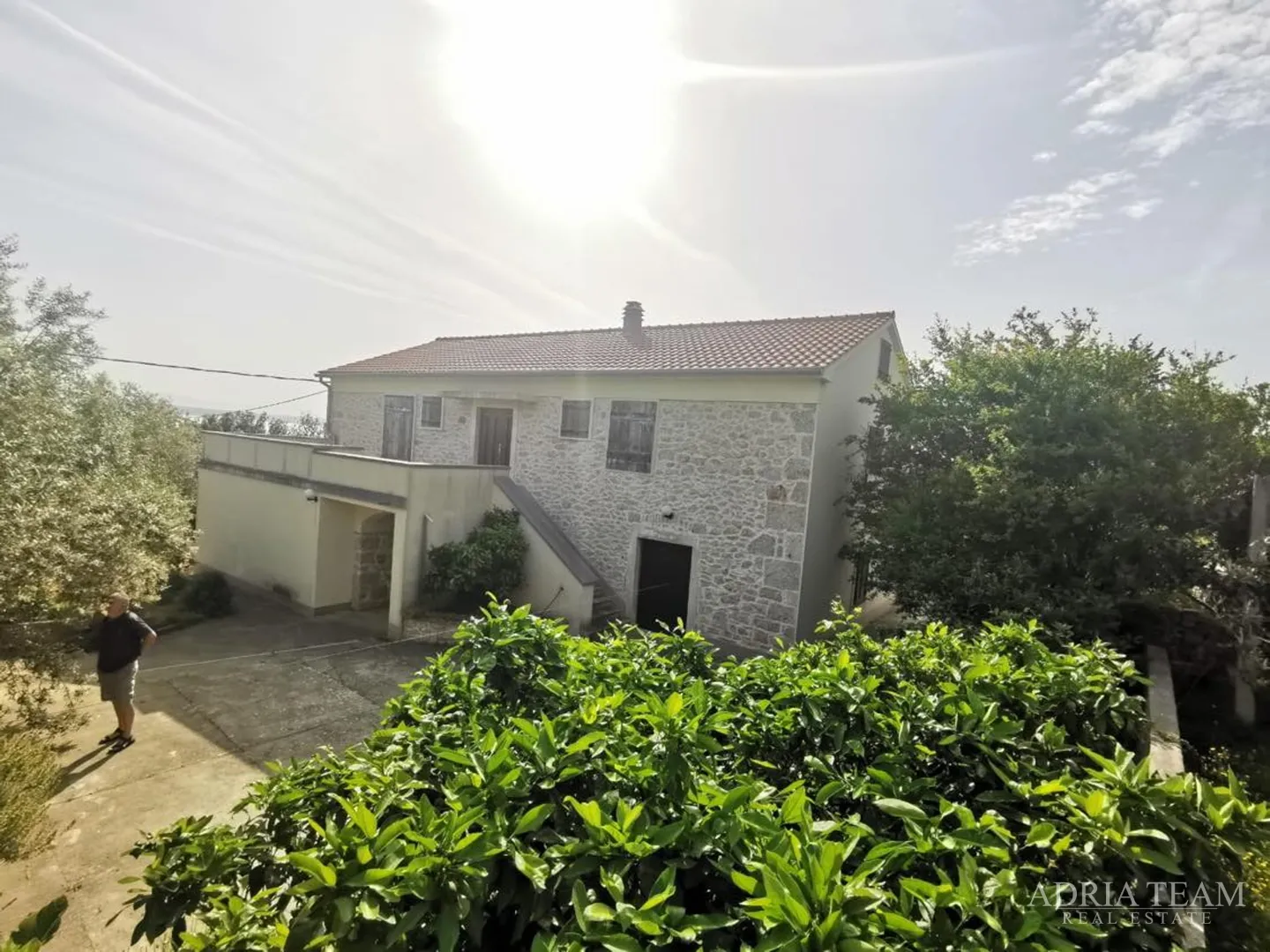 kuća s 3 apartmana i velikom okućnicom - poljana, ugljan - slika 5