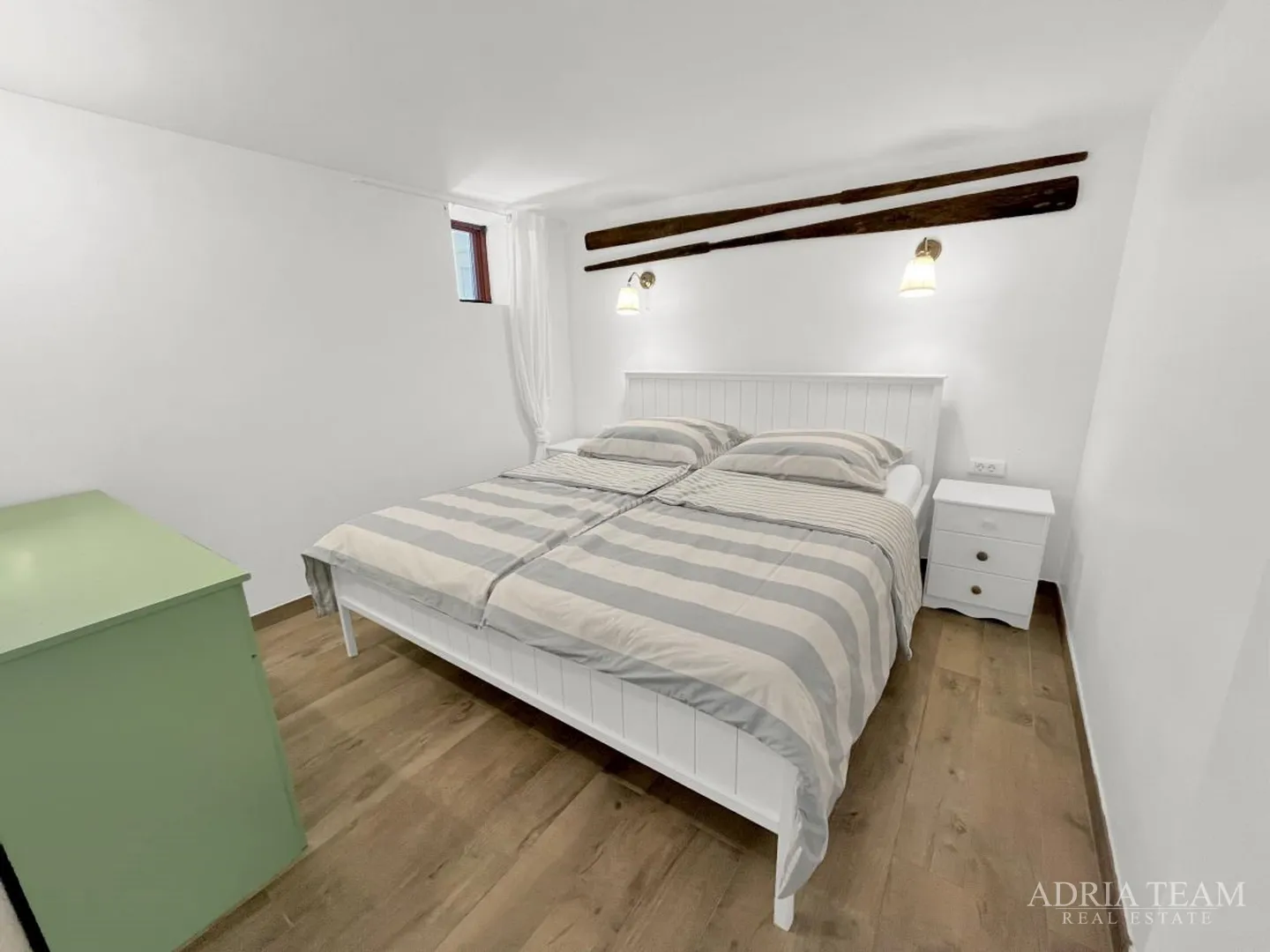 preuređena apartmanska kuća s mogućnošću poslovne namjene, prvi red do mora - meka draga - slika 4