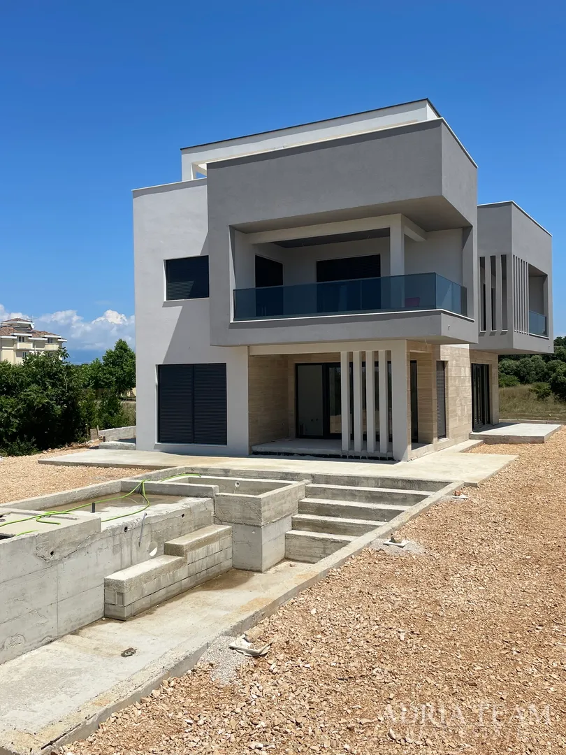 vila s bazenom u novogradnji - zaton - slika 3