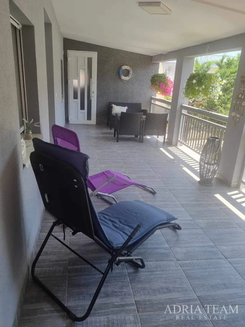 kuća s dvije apartmanske jedinice - vir - slika 5