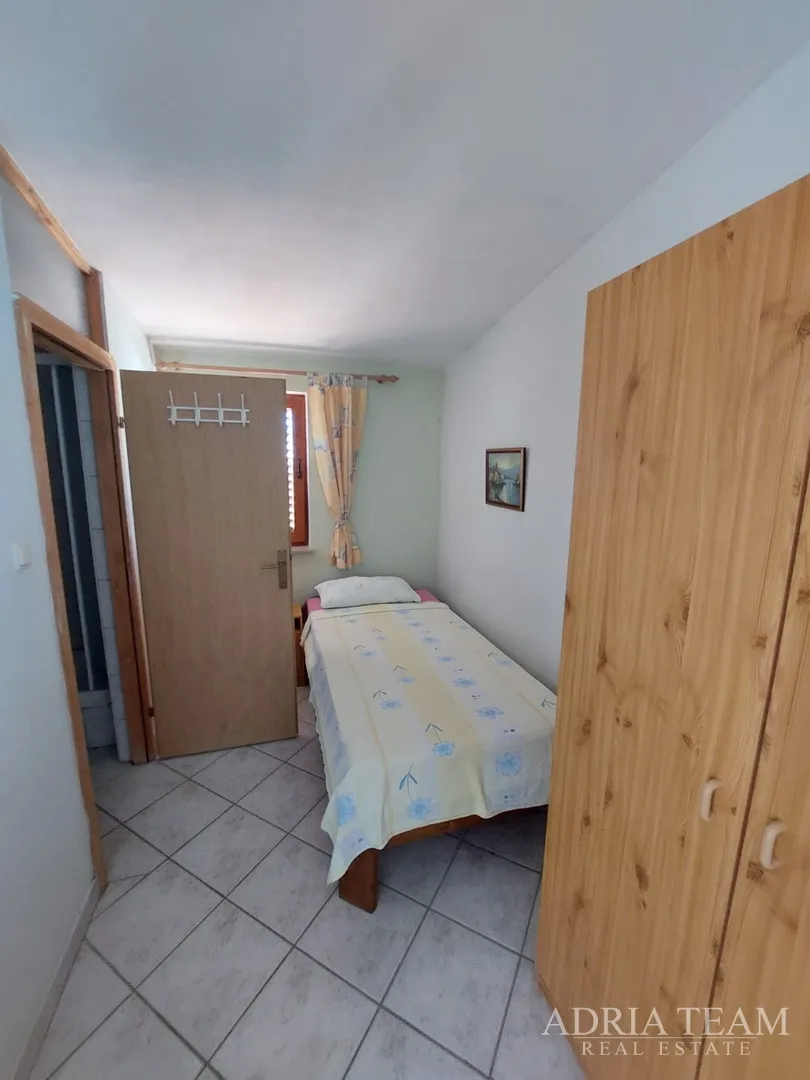 apartmanska kuća s velikim dvorištem, mirna i tiha pozicija - vir - slika 13