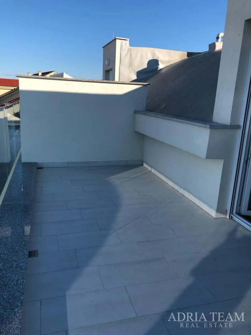 apartman s 3 spavaće sobe, 1. red do mora, povljana - pag - slika 21