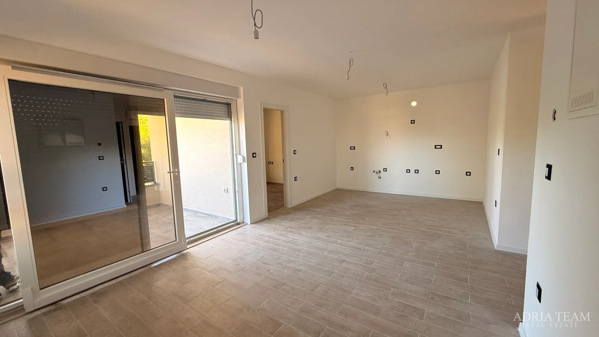stambena zgrada (3 stana) 550 m udaljenost od mora, lokacija:vir - slika 31