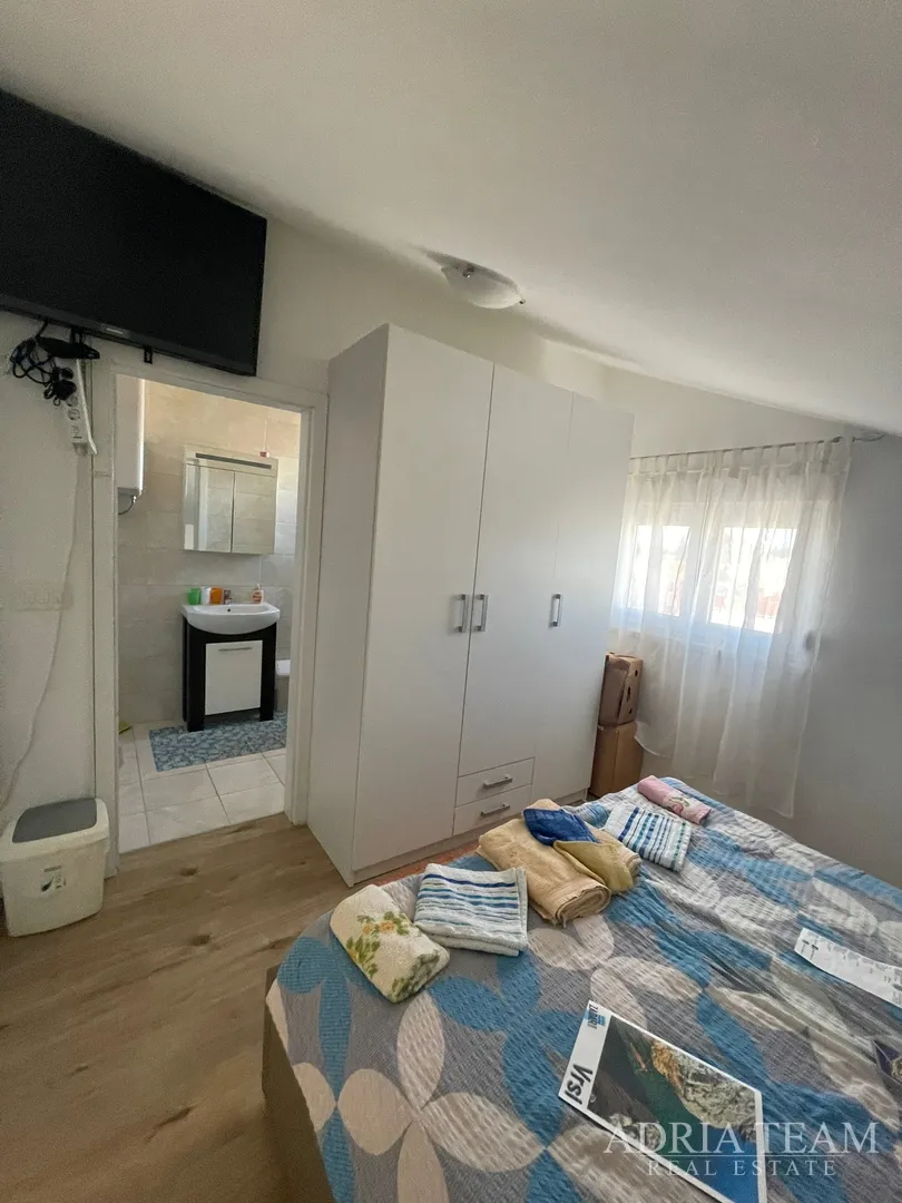 troetažni apartman u stambenoj zgradi - vrsi - slika 8