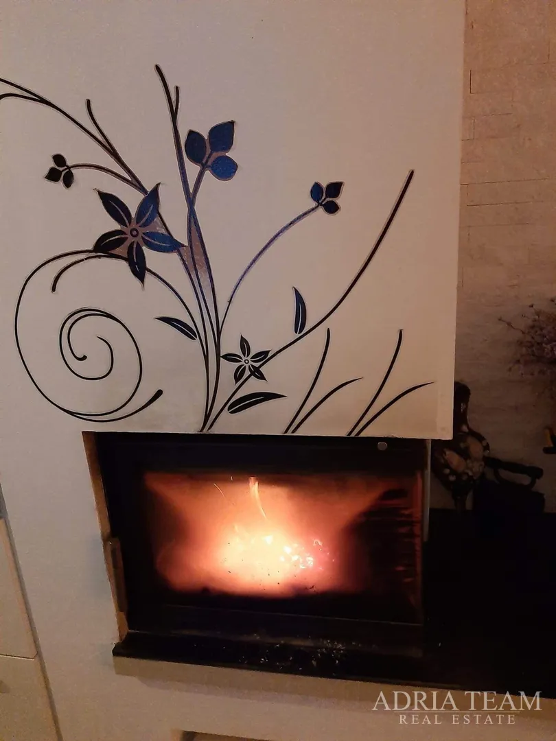 troetažni apartman u stambenoj zgradi - vrsi - slika 39