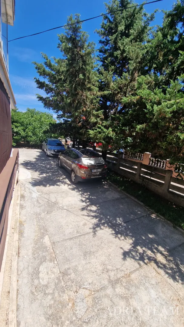 tri renovirana apartmana 400 m od plaže - slika 2