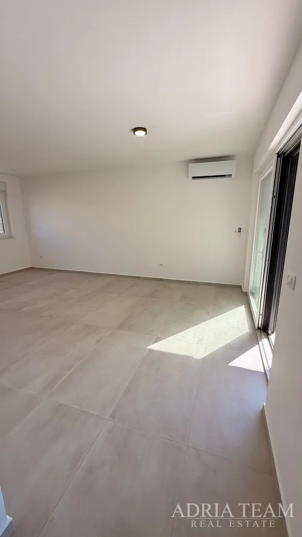 prodaje se stan 95m2 prizemlje s dvorištem, vir - slika 17