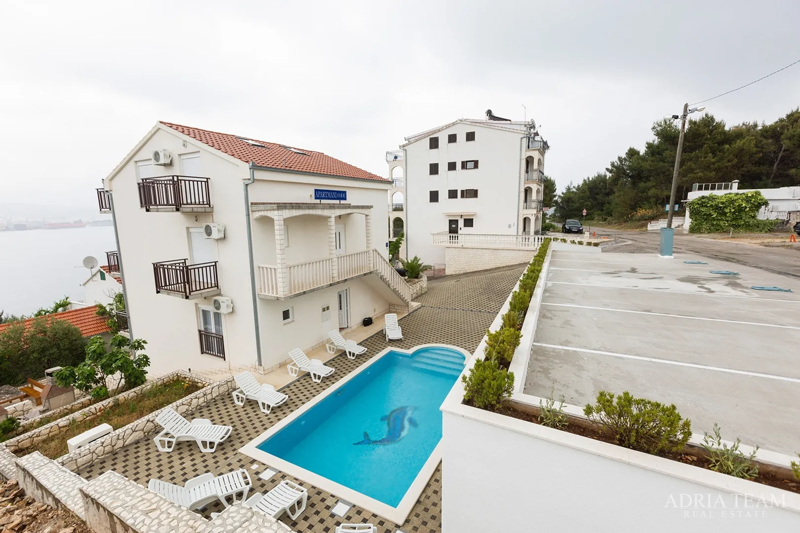 apartmanska kuća s bazenom - slika 3