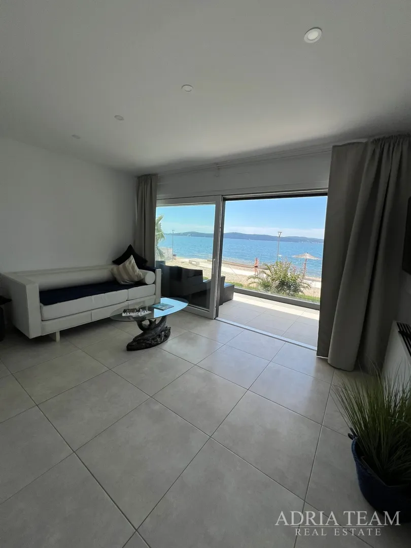 apartmani u prvom redu do mora, moderno uređenje, malo korišteni, bibinje - slika 25