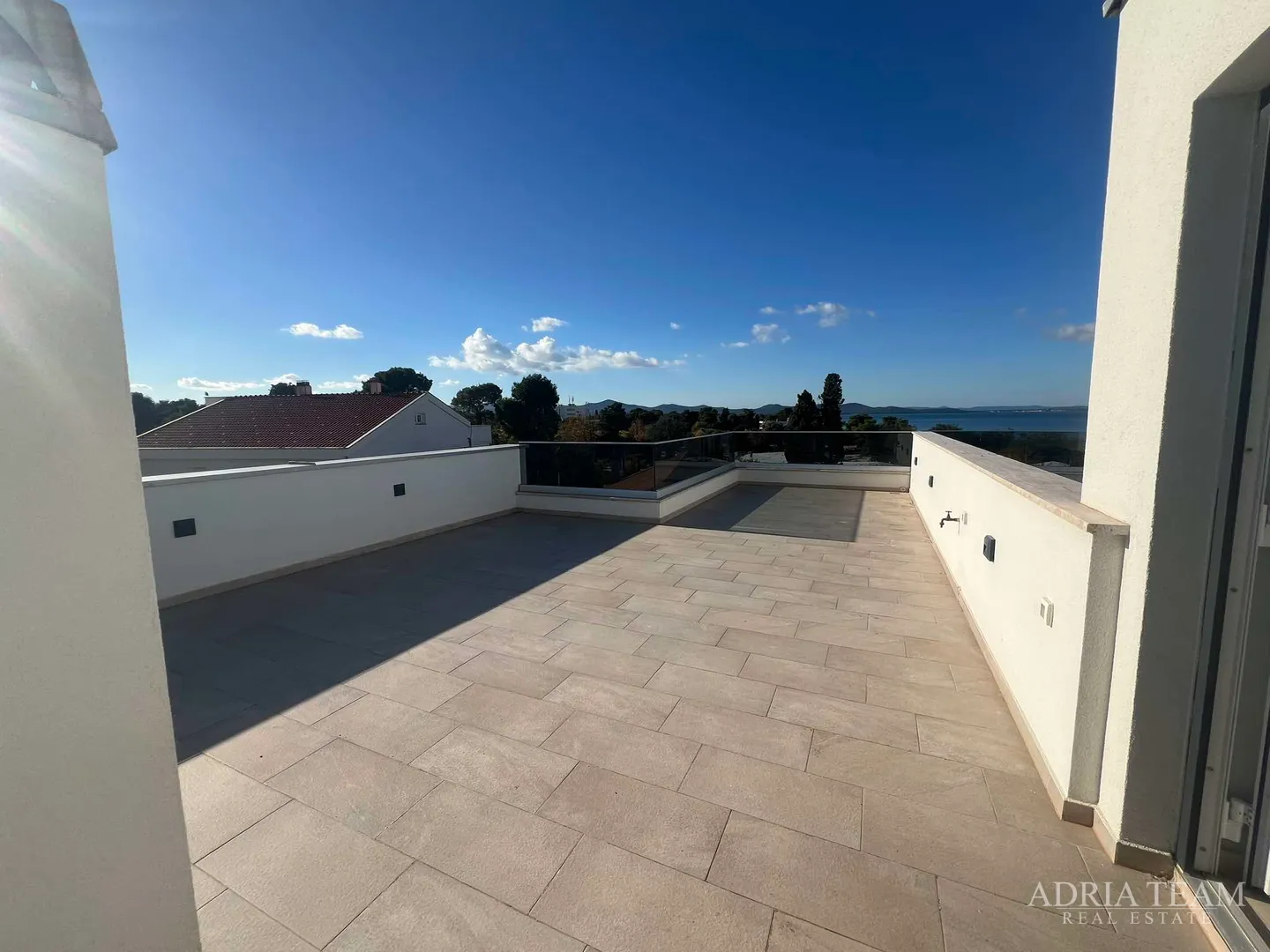 posebna ljetna akcija! apartman u stambenoj zgradi, 80 m od mora - diklo, zadar - slika 10