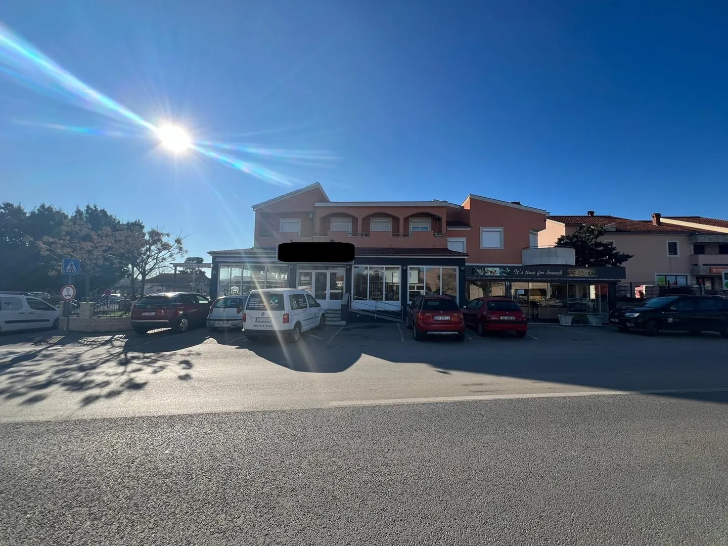 Renovirana Kuća S Poslovnim Prostorom (restoran I Pekara) - Nin