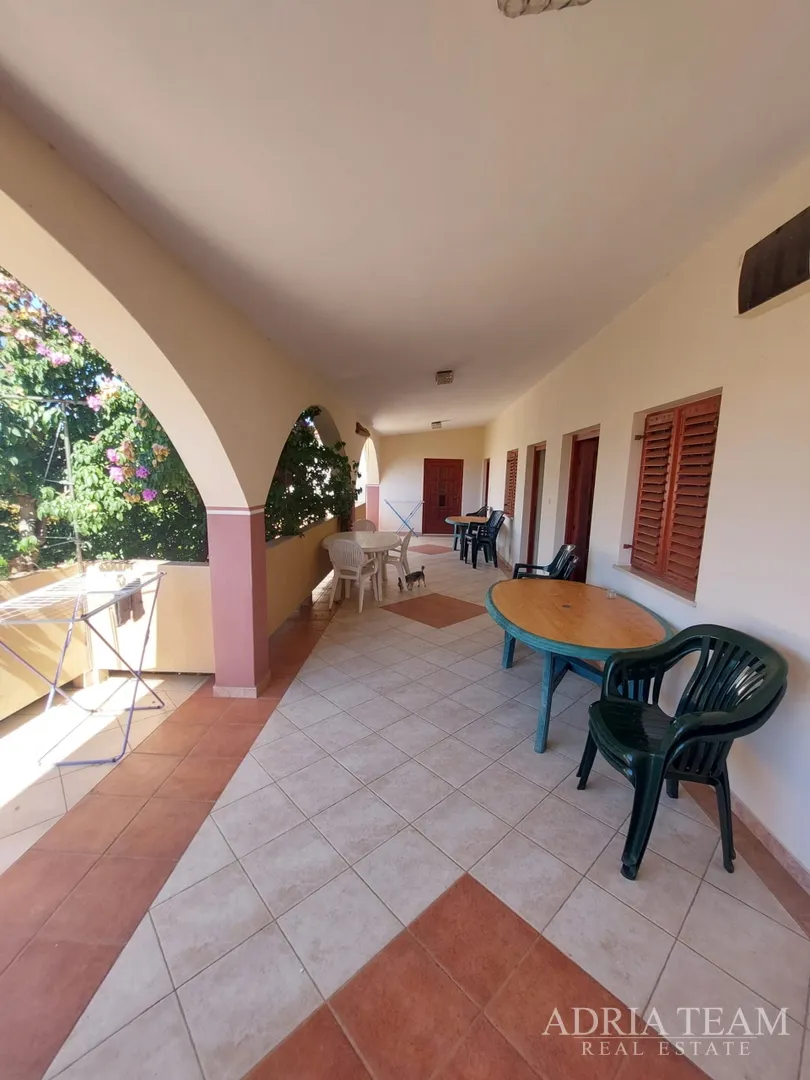 apartmanska kuća s velikim dvorištem, mirna i tiha pozicija - vir - slika 24