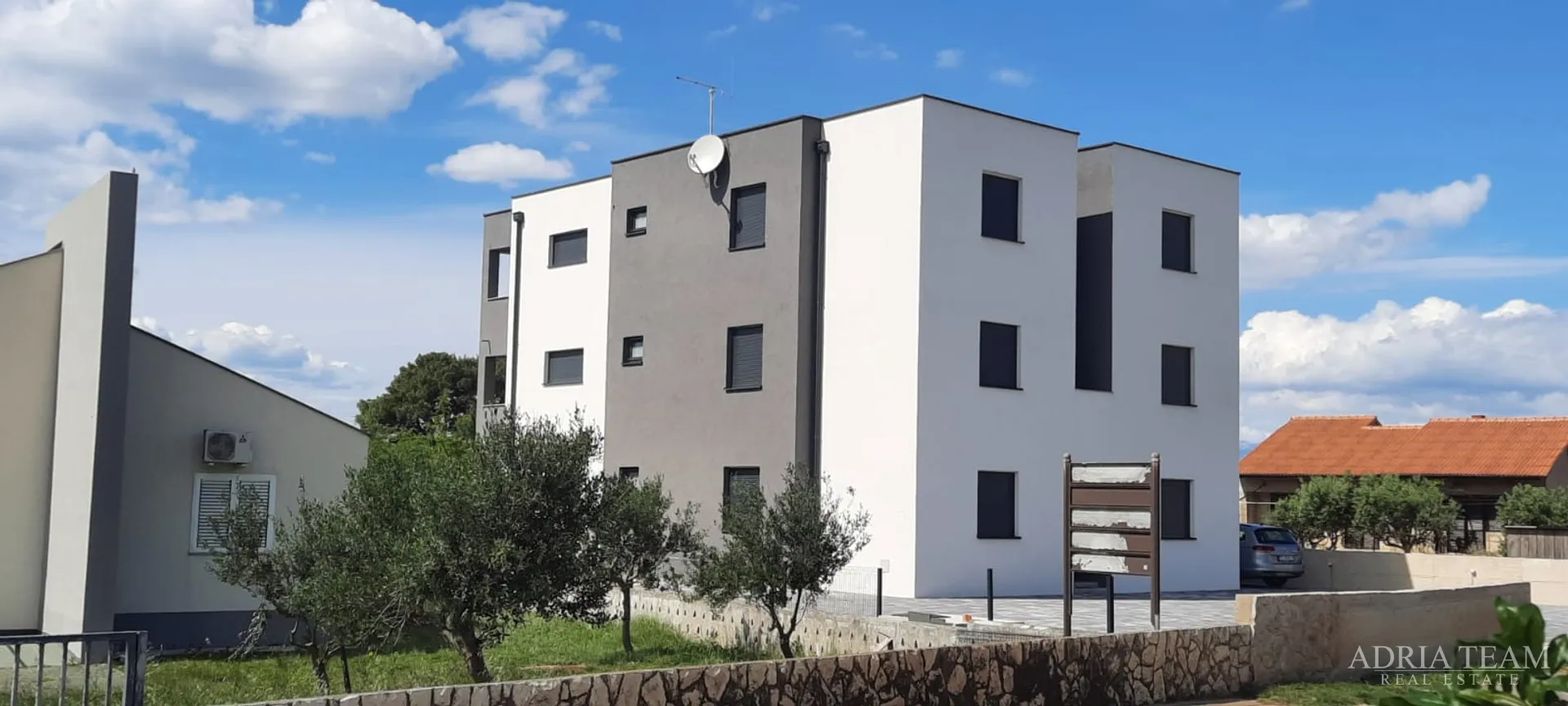 apartman u novogradnji, pogled na more, vrt 240 m2 - povljana, pag - slika 2