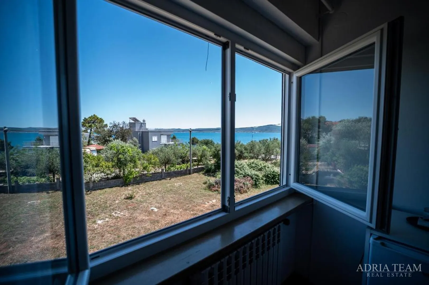 hotel - sukošan, prvi red do mora - slika 23
