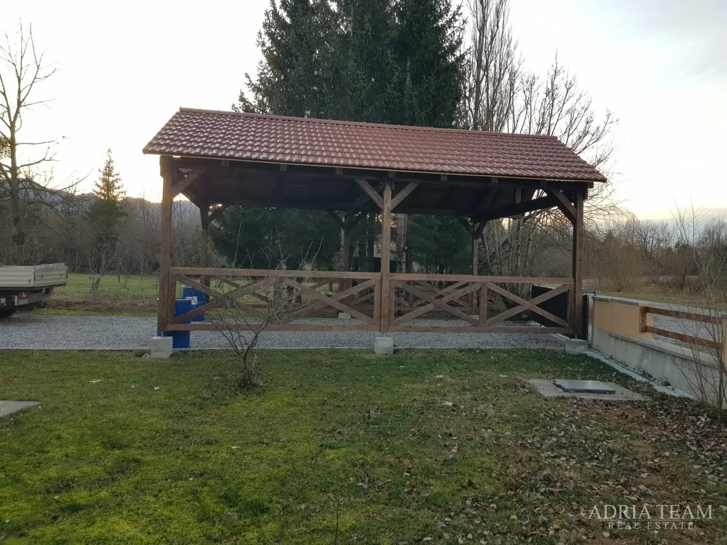 imanje s luksuznom vilom s grijanim bazenom i natkrivenom terasom - 10 000 m2 zemljišta! - slika 41