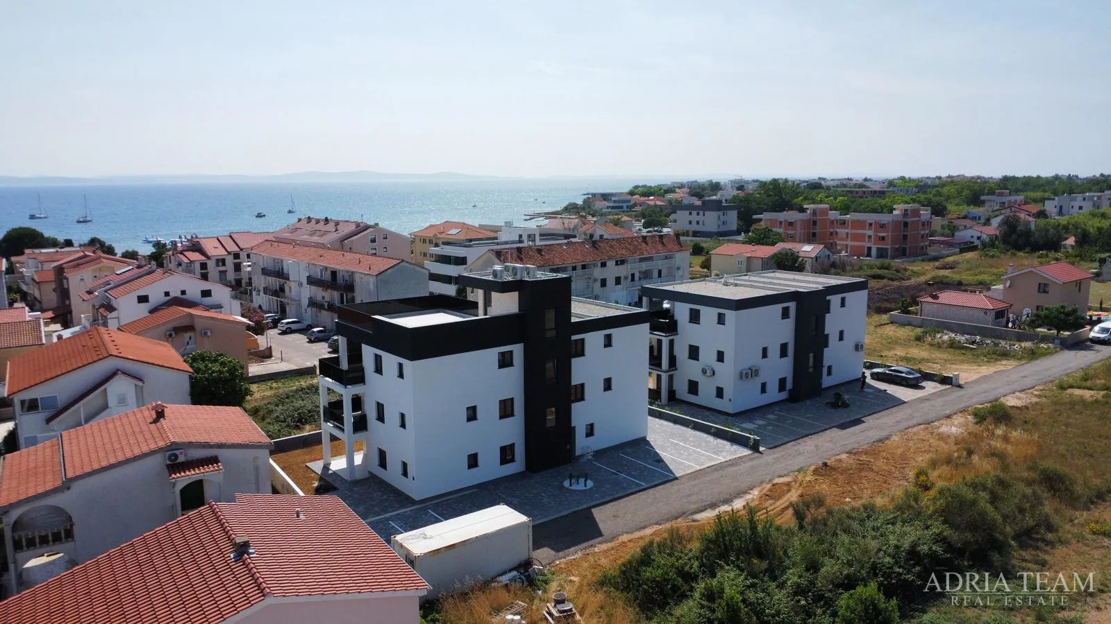 PENTHOUSE U BLIZINI PLAŽE, ZGRADA 2. NOVOGRADNJA, 150 m OD MORA - PRIVLAKA