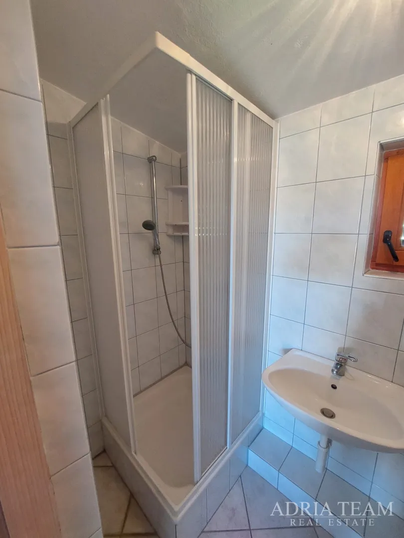 apartmanska kuća s velikim dvorištem, mirna i tiha pozicija - vir - slika 35