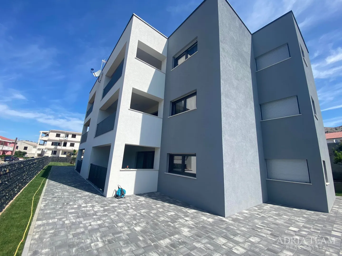 apartmani u novogradnji s pogledom na more, mirna i tiha pozicija!! pag - slika 16
