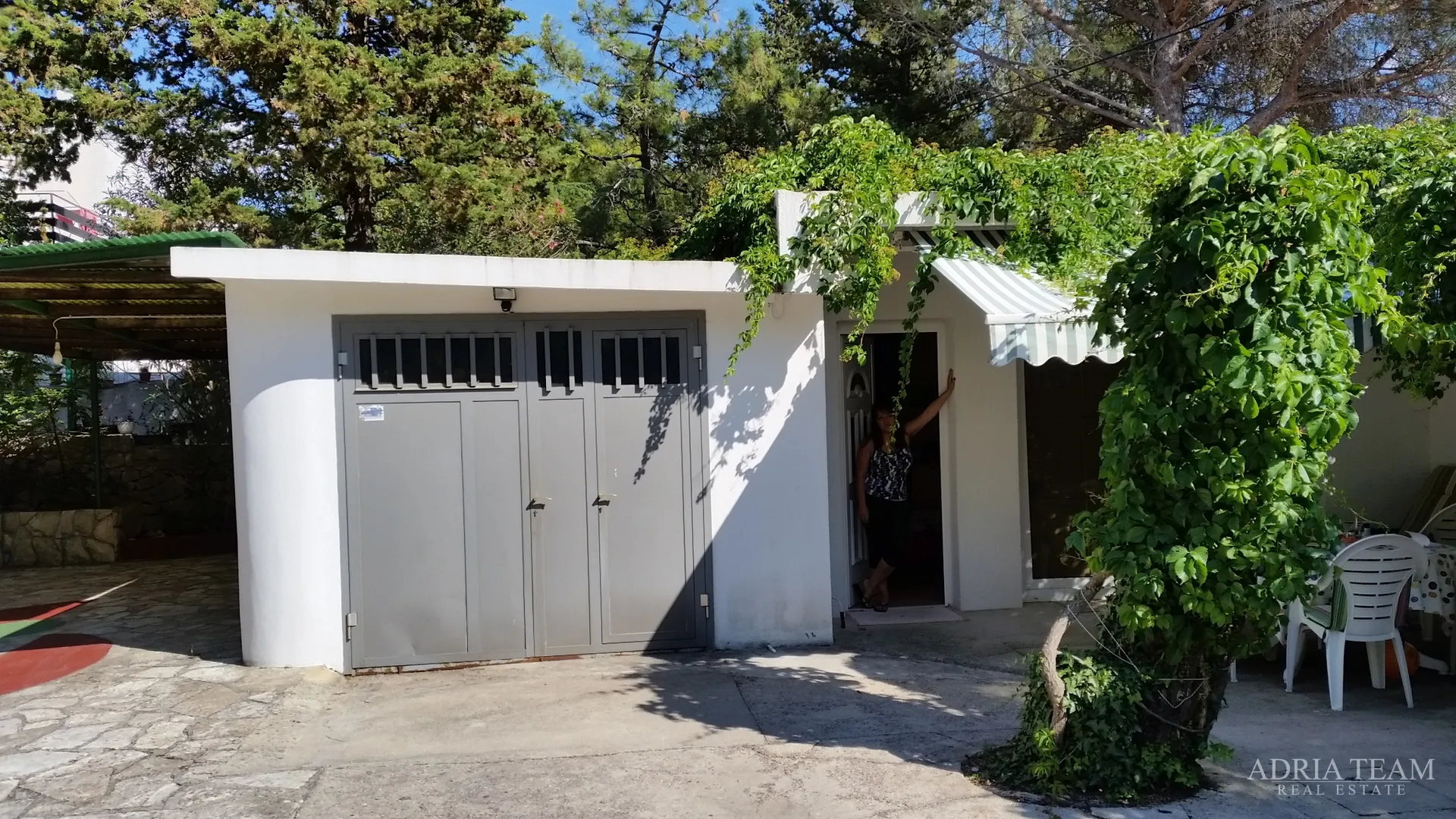 apartmanska kuća 100 m od mora, odlična lokacija - novalja, pag - slika 4