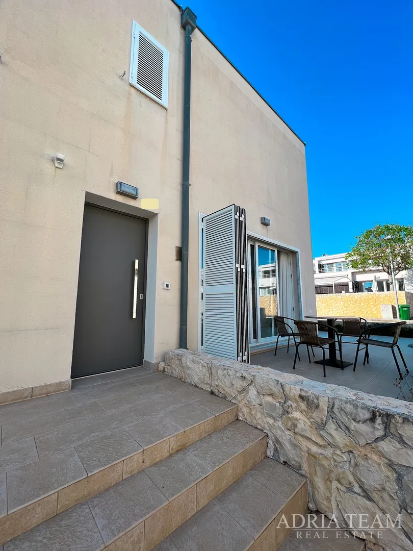 apartman s dvije terase, drugi red do mora - petrčane - slika 2
