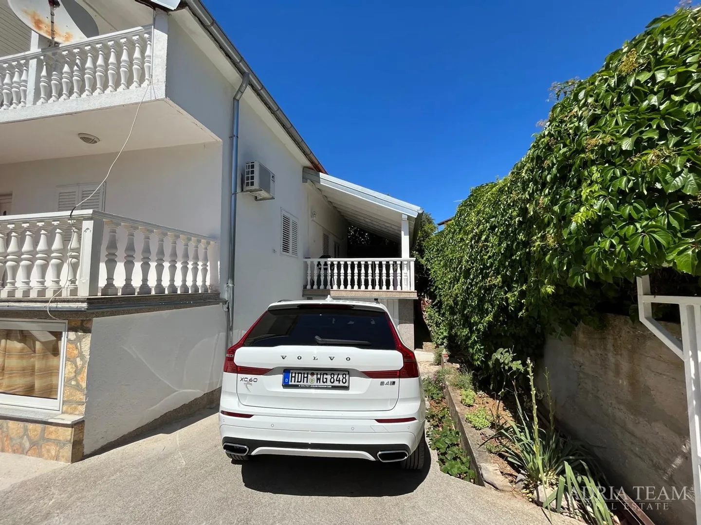 preuređena apartmanska kuća 200 m od mora, garaža i vrt - gornji karin - slika 3