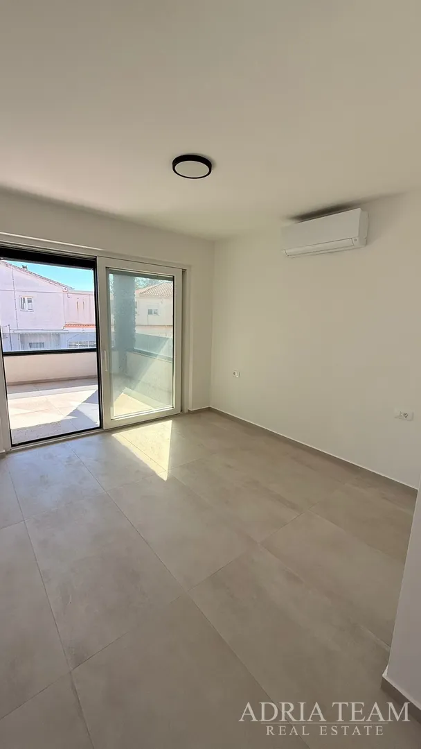 prodaje se stan 95m2 prizemlje s dvorištem, vir - slika 22