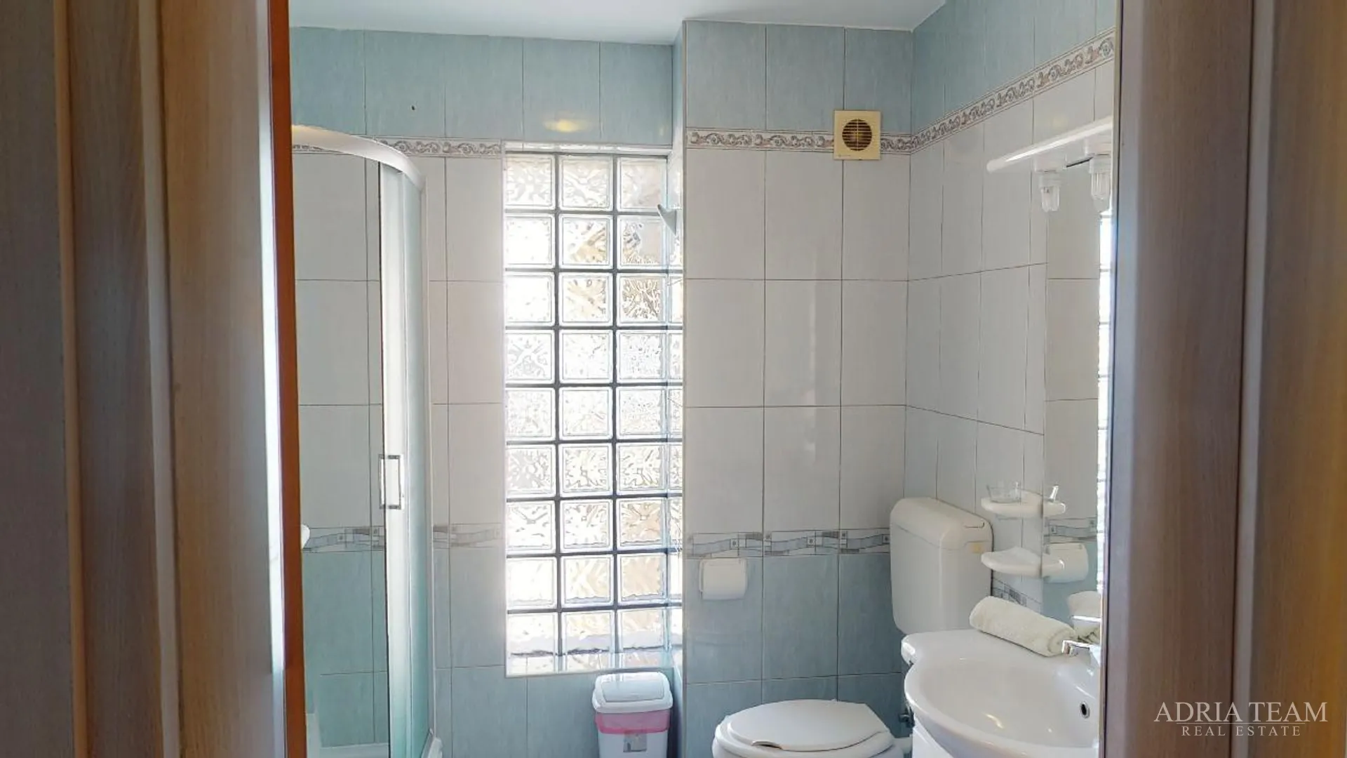 hotel s konobom i krovnom terasom, 1. red do mora - sukošan - slika 84