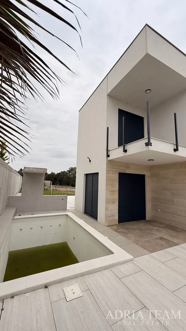 moderna duplex kuća s bazenom u zatonu kod nina – prodaja dva odvojena apartmana - slika 9