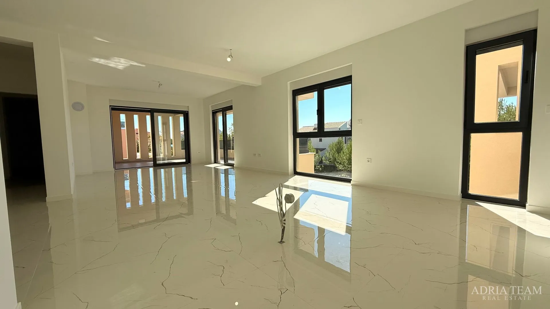 2 prostrana apartmana, privlaka - slika 33