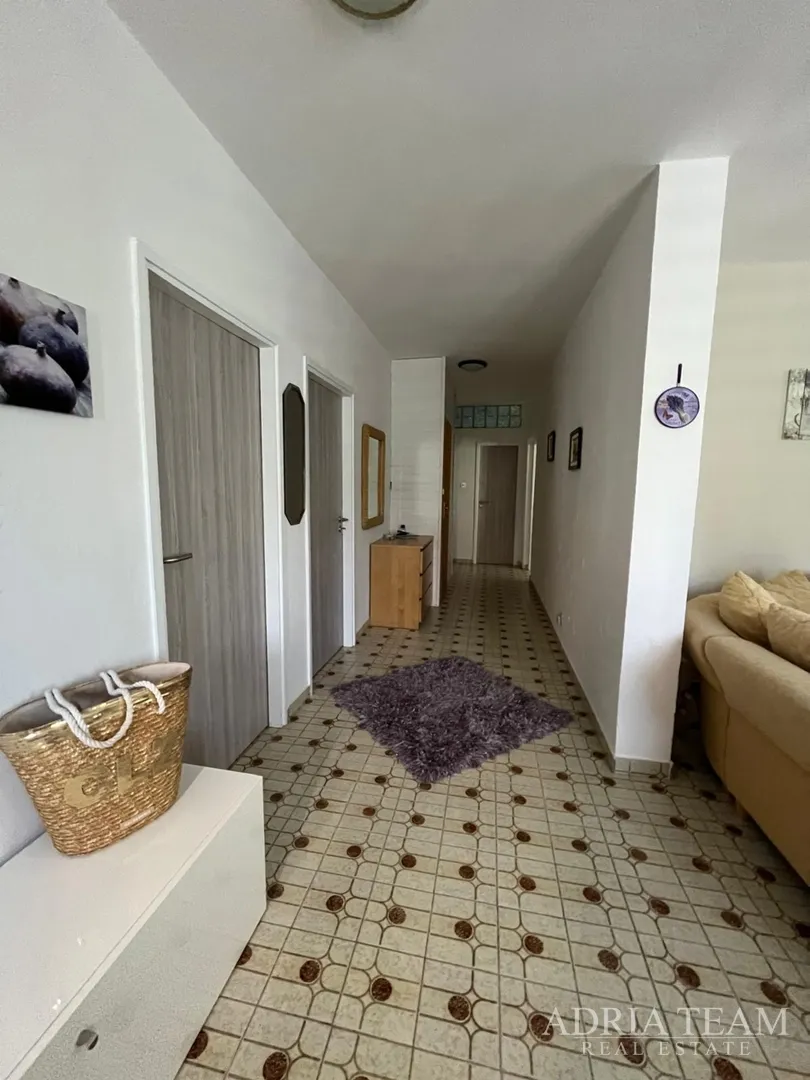 preuređena apartmanska kuća 200 m od mora, garaža i vrt - gornji karin - slika 17