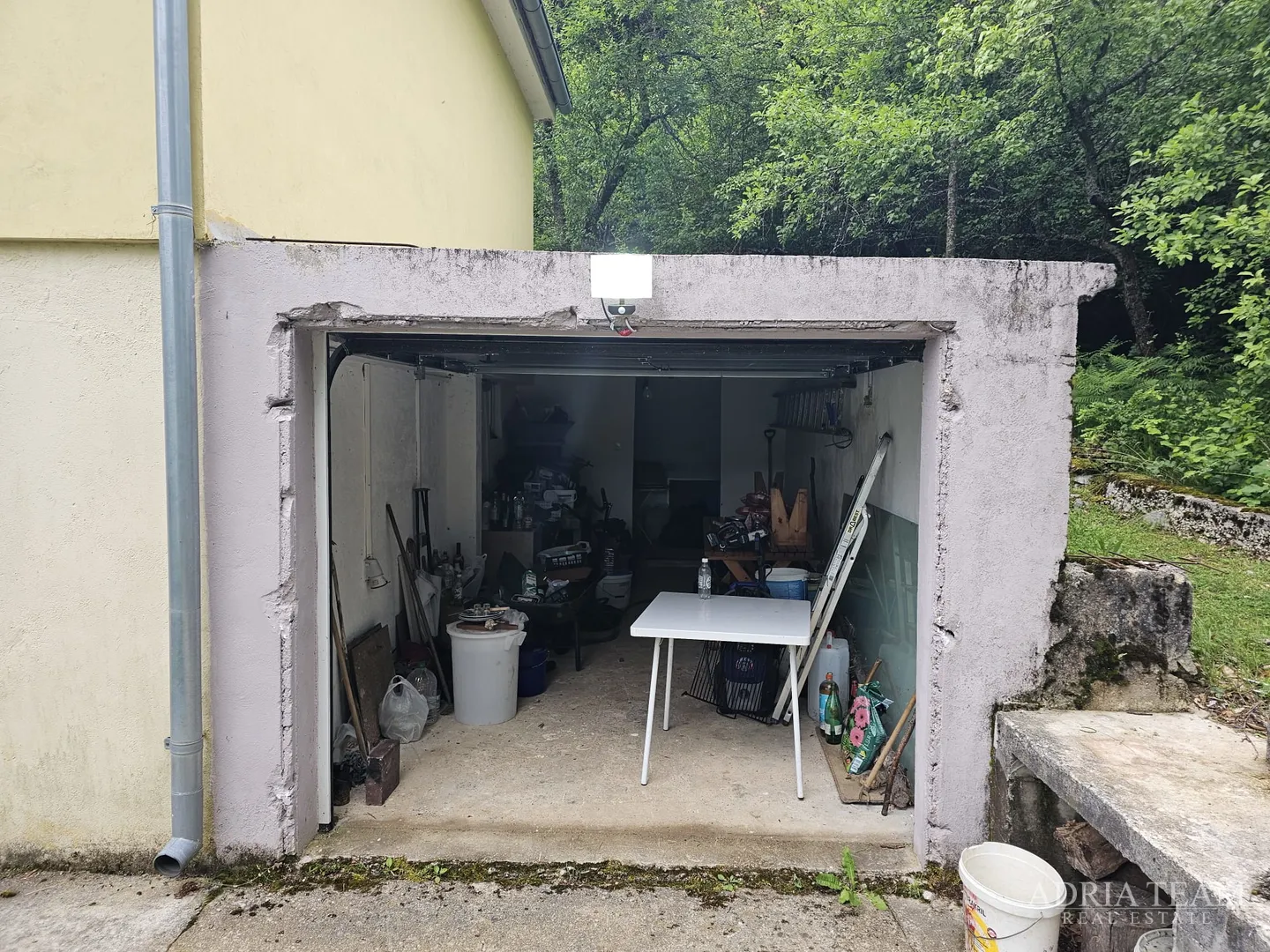 kuća u predivnom okruženju - ričice - slika 13