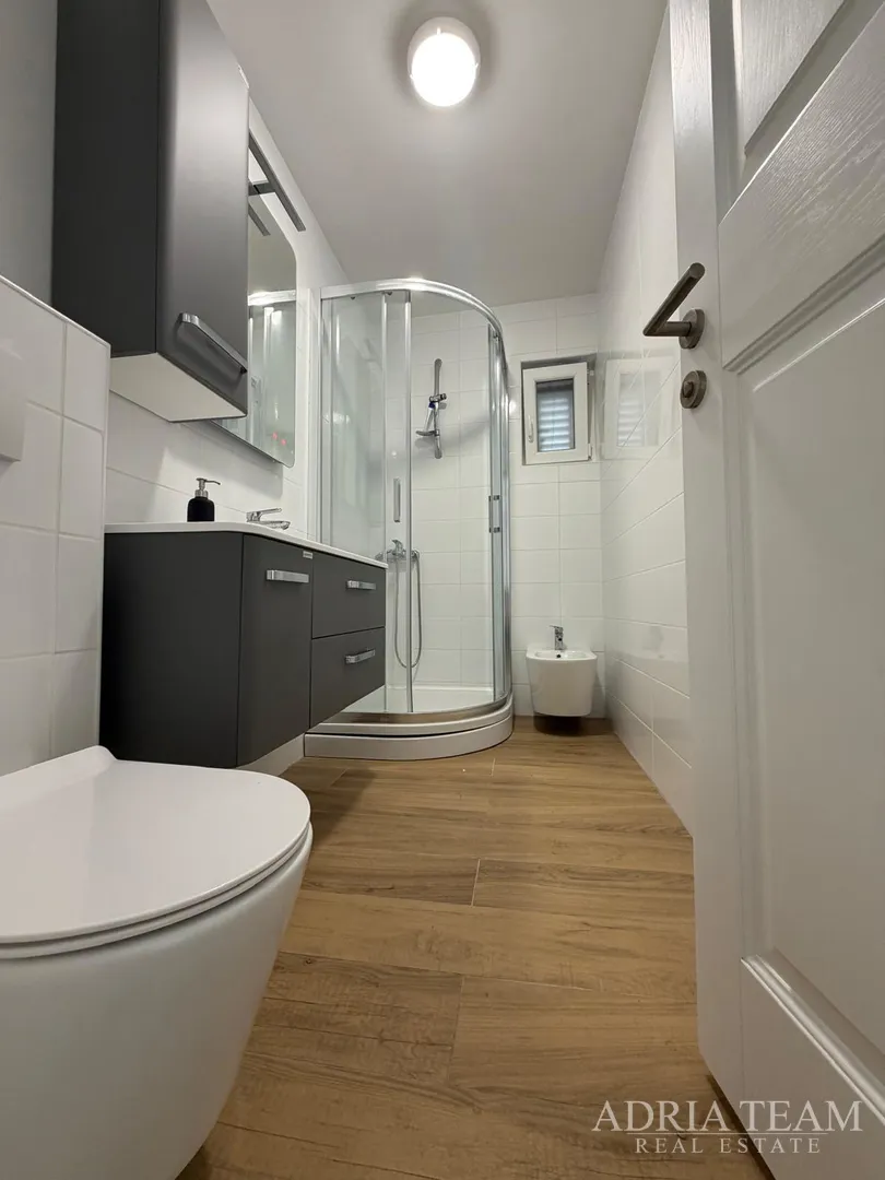 prodaje se kuća s bazenom – petrčane - slika 23